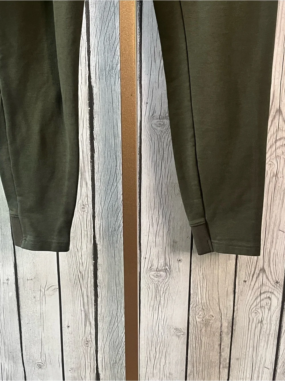 Gymshark men’s critical zip pocket military green tapered ankle pull on pants M